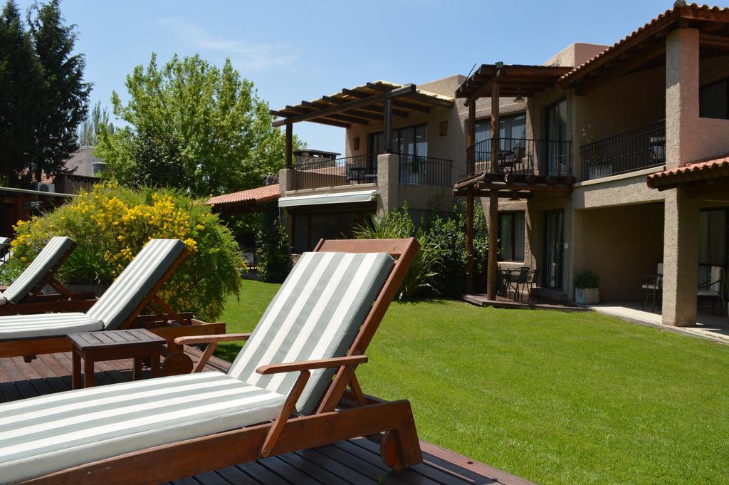 Hotel Lares De Chacras Chacras de Coria Esterno foto